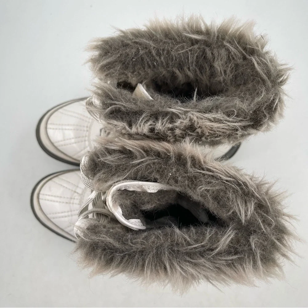 Merona Girls White Faux Leather Faux Fur Trim Winter Snow Boots - Size 6